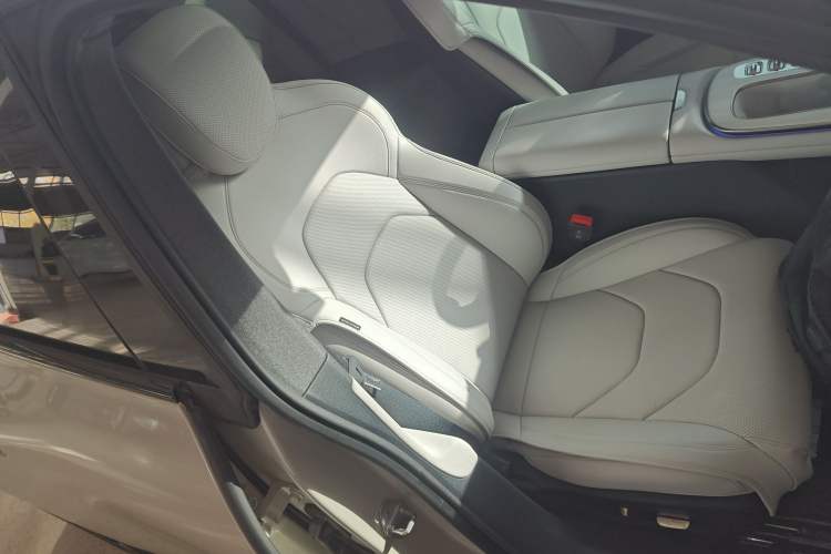 Used  SU7 2024 Rear-Drive Ultra-Long Range Advanced Pro-Level Intelligent Driving Version
