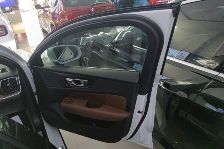 Used Volvo S60 2022 B4 Zhiyuan Luxury Edition
