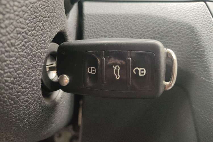 Used Volkswagen Bora 2016 1.6L Automatic Fashion Model
