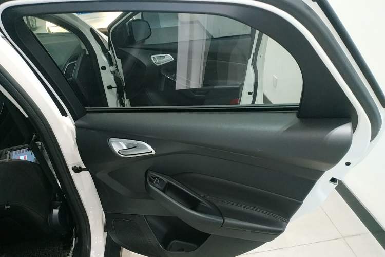 Used Ford Focus 2015 Hatchback 1.6L Automatic Fashion Edition
