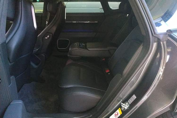 Used  12 2025 Ultra Extended-Range Edition
