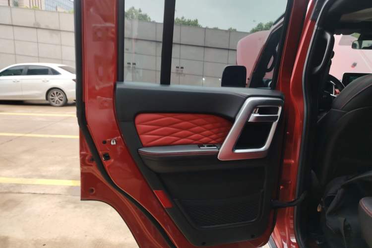 Used Beijing Auto BJ40 2023 2.0T Automatic Four-Wheel Drive Urban Hunter Edition Chivalrous Type
