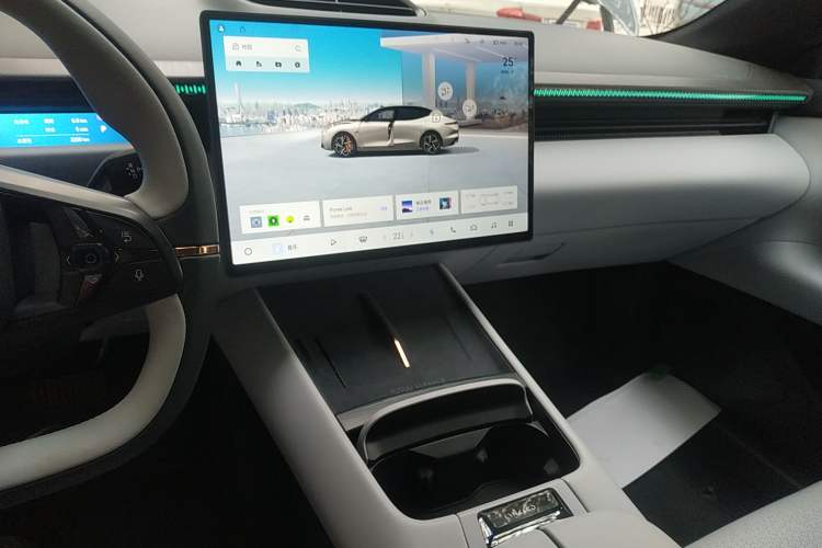 Used Lynk & Co Z10 2025 95 kWh 702 km All-Wheel Drive Intelligent Driving Ultra
