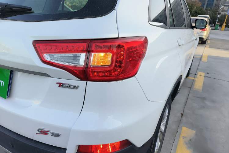 Used Changan CS75 2017 Shangkui Edition 1.5T Manual Fengxiang Model
