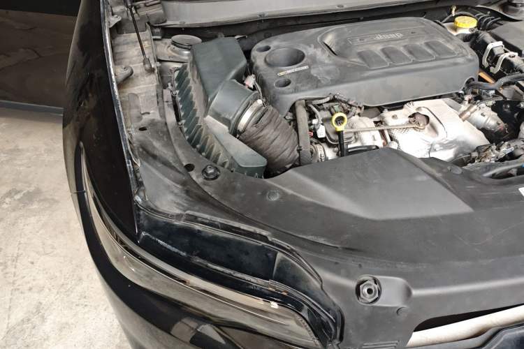 Used Jeep Cherokee 2019 2.0T Four-Wheel Drive Explorer Edition China VI Emission Standard
