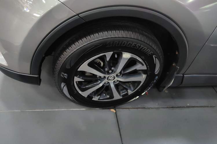 Used Toyota RAV4 2016 2.0L CVT Two-Wheel Drive Fashion Edition China V Standard