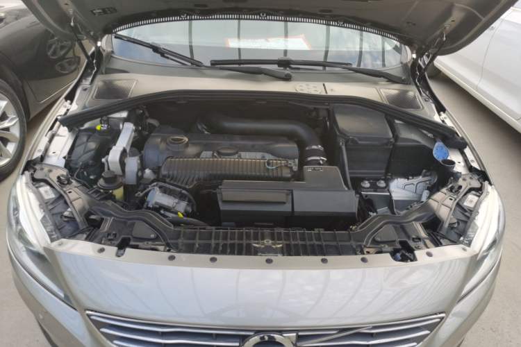 Used Volvo V60 2014 T5 Zhiyi Edition
