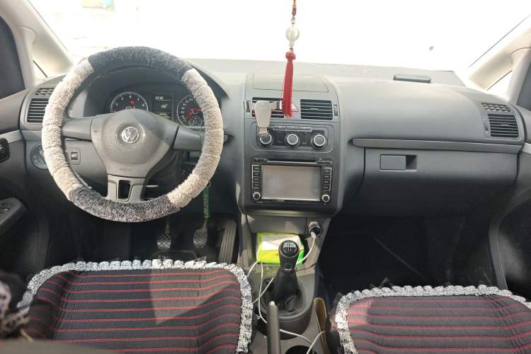 Used Volkswagen Touran 2015 1.4T Manual Fashion Edition 5-Seater
