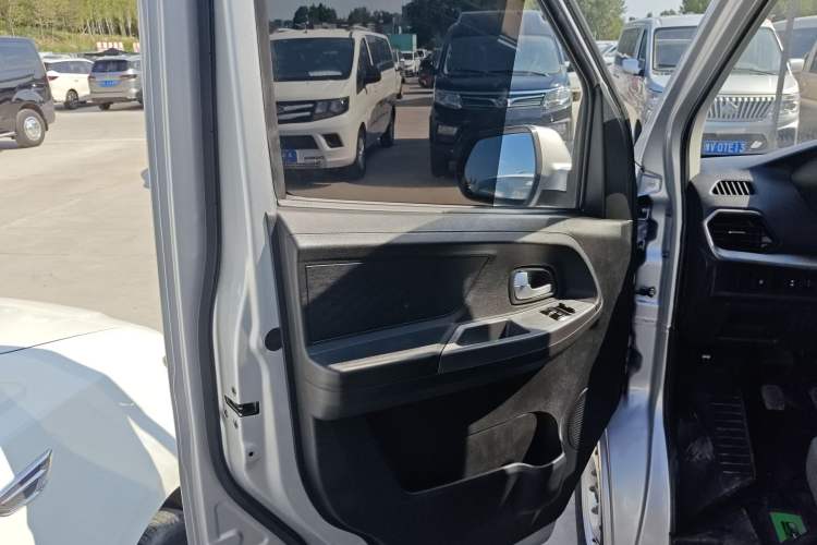 Used Chana Ruixing M60 2023 1.5L GDI Comfort-Class Passenger Vehicle 6/7 Seats
