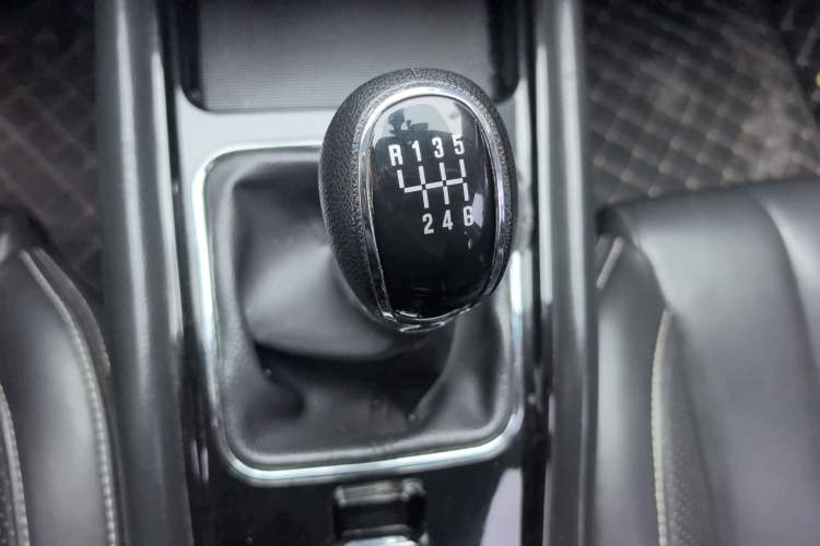 Used Dongfeng Fengon 580 2016 1.5T Manual Luxury Version
