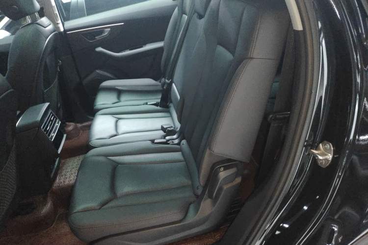 Used Audi Q7 2022 55 TFSI quattro S line Sport model
