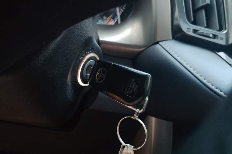 Used Toyota RAV4 2015 2.0L CVT Two-Wheel Drive Fashion Edition