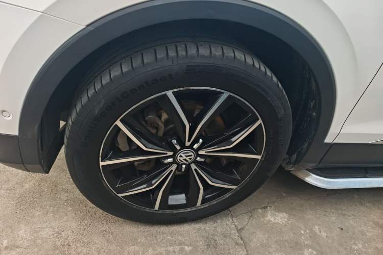 Used Volkswagen Tiguan L 2019 330TSI Automatic Two-Wheel Drive Smart Luxury Version China VI Standard
