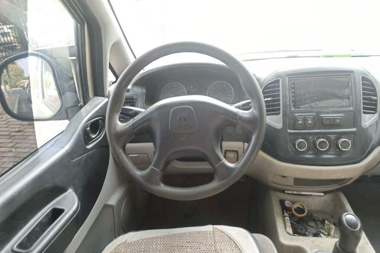 Used FORTHING Lingzhi 2016 V3 1.5L 7-Seater Luxury Model China IV Standard
