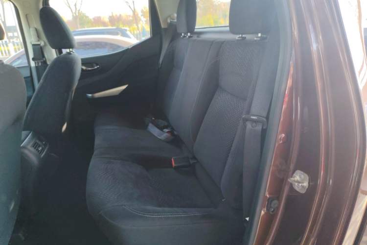 Used Nissan Navara 2017 2.5L Automatic 4x4 Luxury Edition QR25
