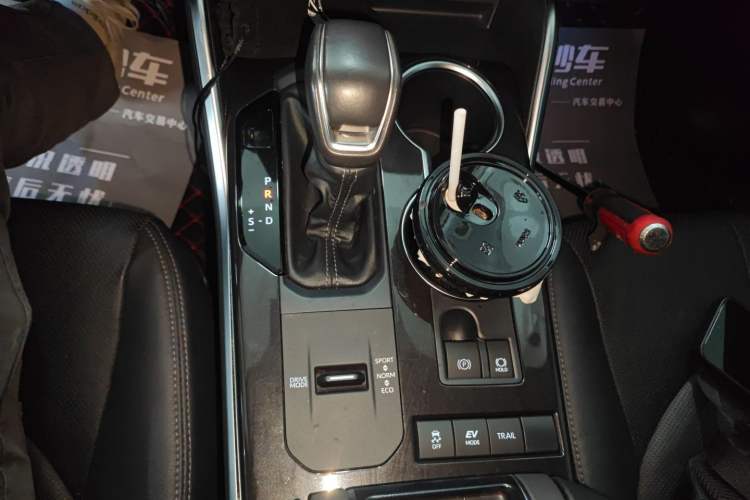 Used Toyota Crown Land Cruiser 2023 2.5L HEV Four-Wheel Drive Flagship Edition
