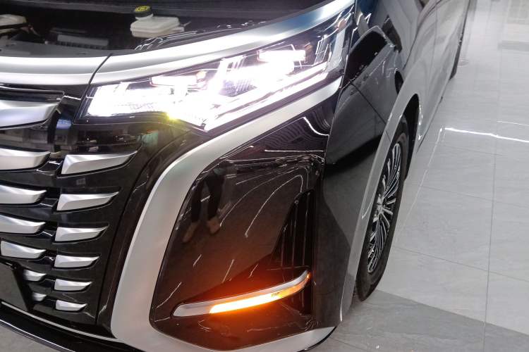 Used Denza D9 2024 DM-i 980 Four-Wheel Drive Prestige Model
