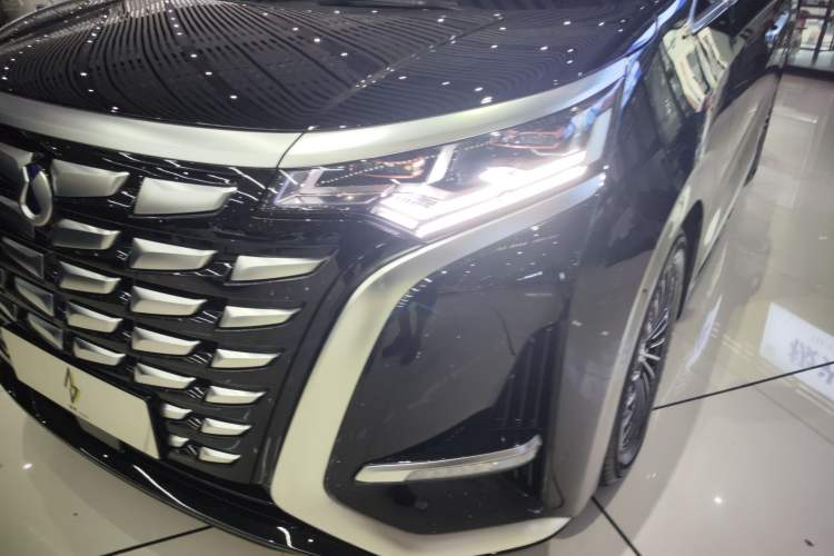 Used Denza D9 2024 DM-i 970 Luxury Model