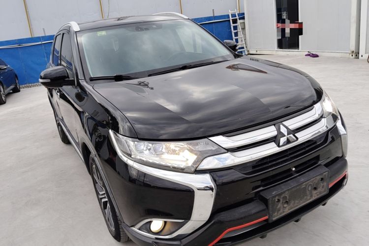 Used Mitsubishi Outlander 2018 2.4L 4x4 Luxury Edition 7-Seater
