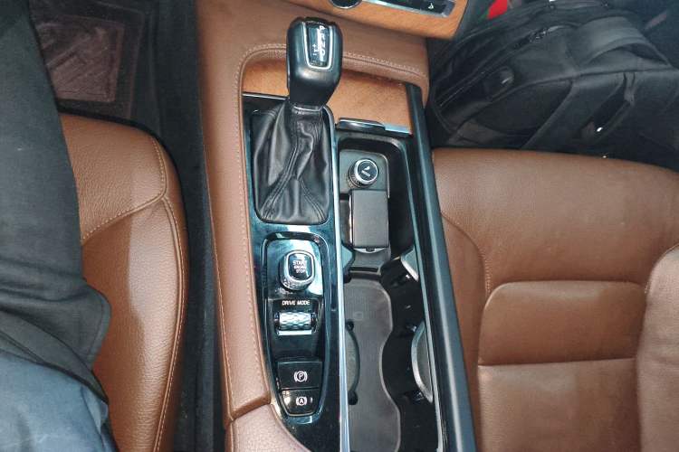 Used Volvo XC90 2020 Facelifted T6 Zhiyi Luxury 7-Seater
