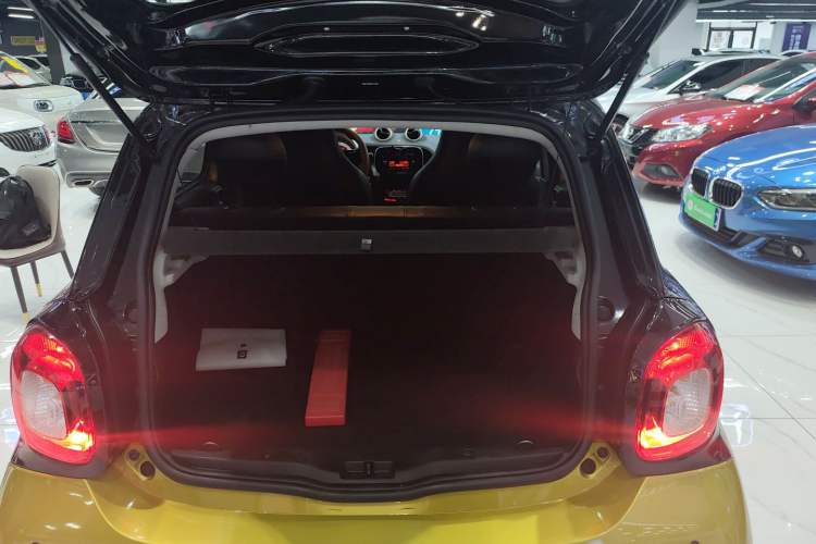 Used  forfour 2016 1.0L 52 kW Dynamic Edition
