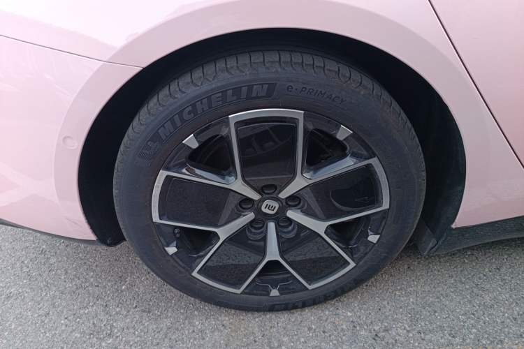 Used  SU7 2024 Rear-Drive Standard Founder Edition
