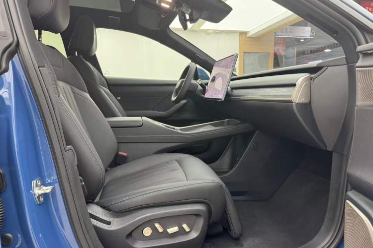 Used ONVO L60 2024 60 kWh All-Wheel Drive