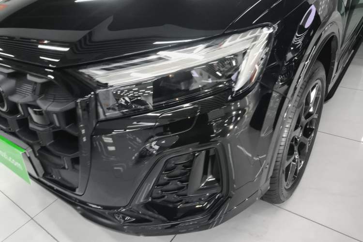 Used Audi Q7 2024 45 TFSI quattro S line Black Warrior Edition
