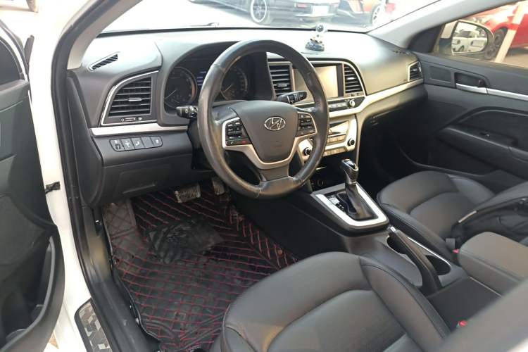 Used Hyundai Elantra 2016 1.6L Automatic ZhiXuan · Luxury Version