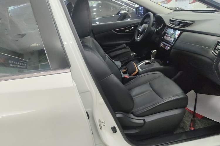 Used Nissan X-Trail 2019 2.0L CVT Smart Connect Comfort Edition 2WD
