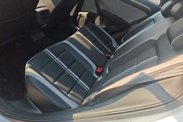 Used Volkswagen T-ROC 2023 300TSI DSG Two-Wheel Drive Starlight Edition
