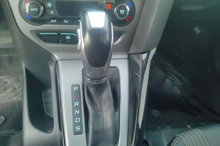 Used Ford Focus 2012 Hatchback 1.6L Automatic Fashion Edition
