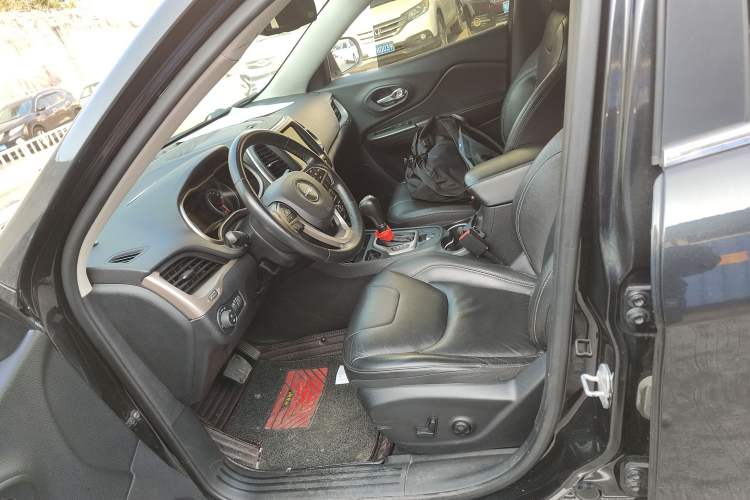 Used  Cherokee 2017 2.0L Superior Edition