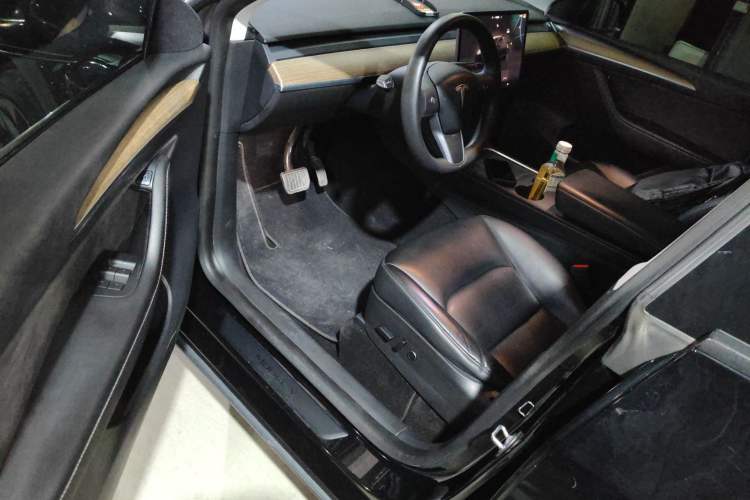 Used Tesla Model Y 2022 Rear-Wheel-Drive Version
