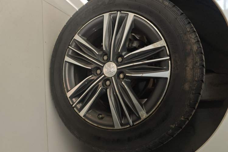 Used Peugeot 308 2016 1.6L Manual Fashion Edition
