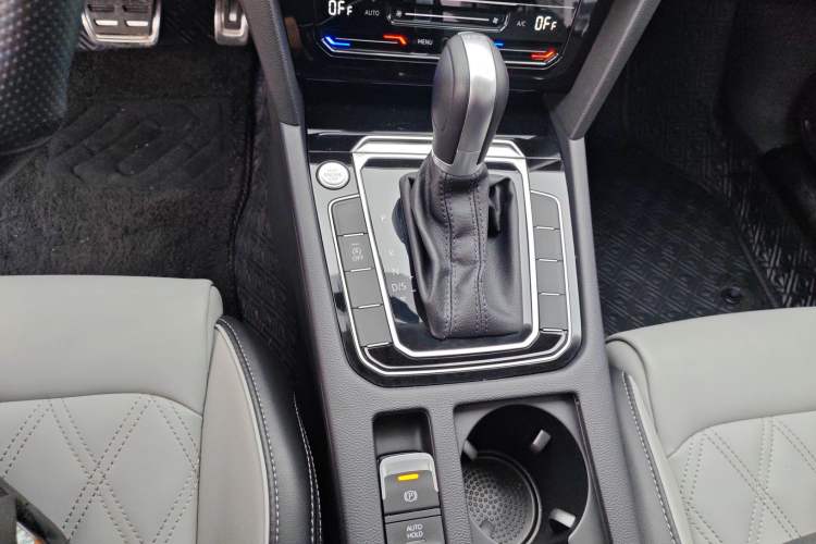 Used Volkswagen Magotan 2023 2 Million Units Limited Edition 330TSI DSG Leading Version
