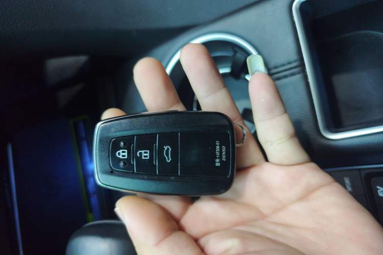 Used Toyota Avalon 2019 Dual-Engine 2.5L XLE Prestige Version China VI Standard