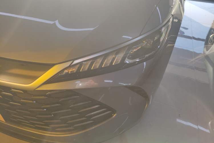 Used BYD Qin PLUS 2025 DM-i Smart Drive 120KM Superior Model
