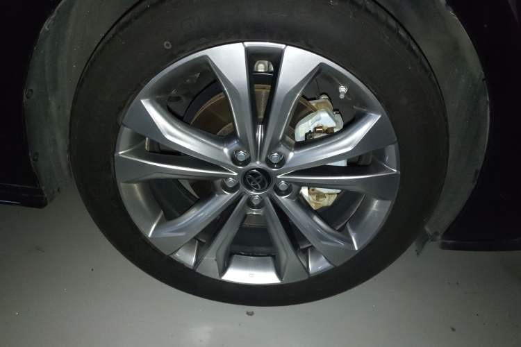 Used Toyota Sienna 2023 2.5L Hybrid Platinum Edition
