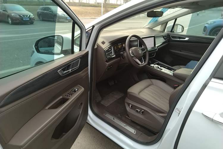 Used Volkswagen Viloran 2024 330TSI Luxury Edition
