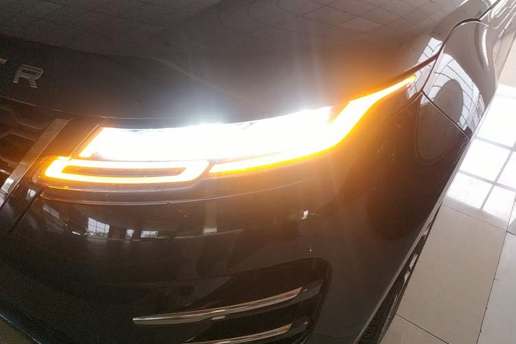 Used Land Rover Range Rover Evoque 2021 Range Rover Velar L 249PS R-Dynamic First Edition
