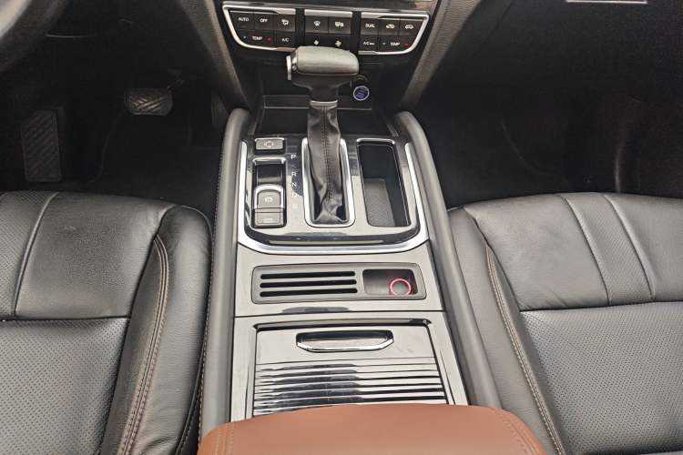 Used GAC Trumpchi GS7 2017 320T Two-Wheel-Drive Luxury Model
