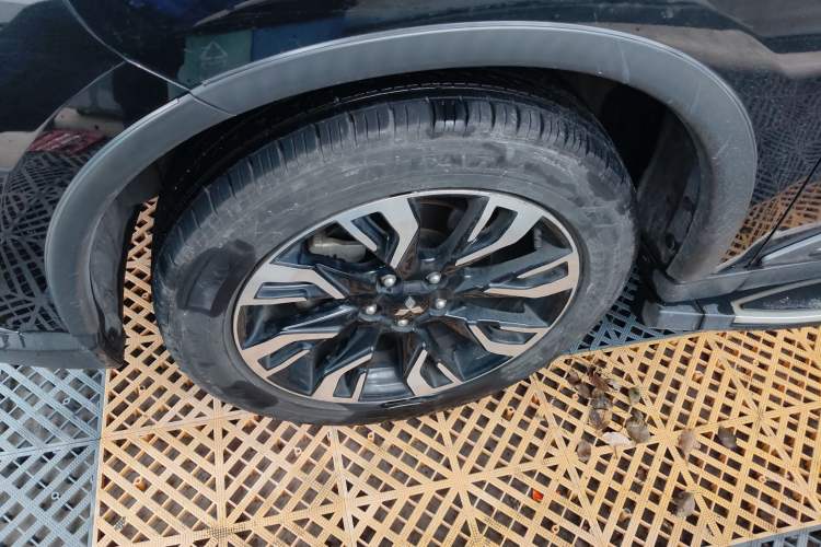 Used Mitsubishi Outlander 2019 2.4L 4x4 Zhi Xiang Edition 5 Seats China VI Standard
