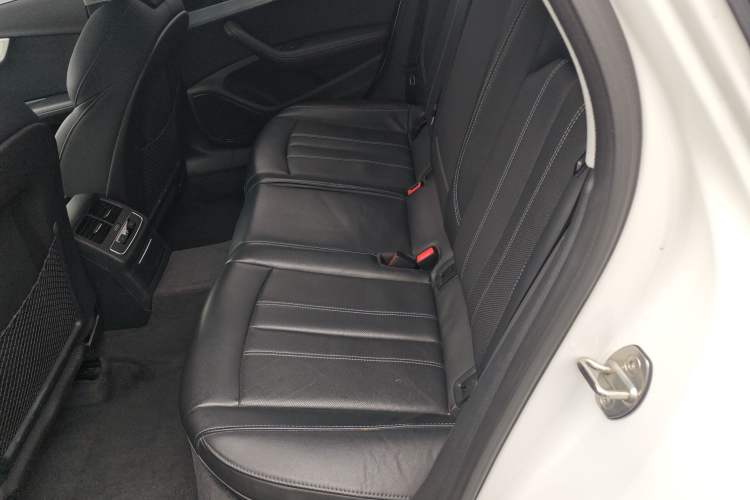 Used Audi A4L 2022 40 TFSI Luxury Dynamic Model