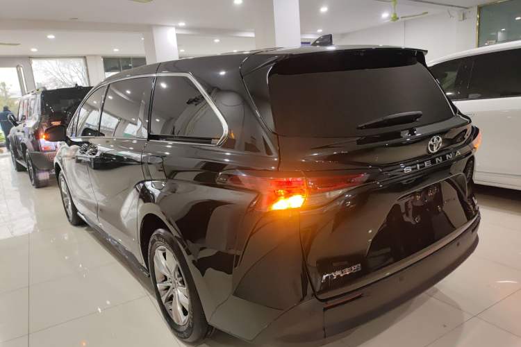 Used Toyota Sienna 2024 2.5L Hybrid Comfort Edition
