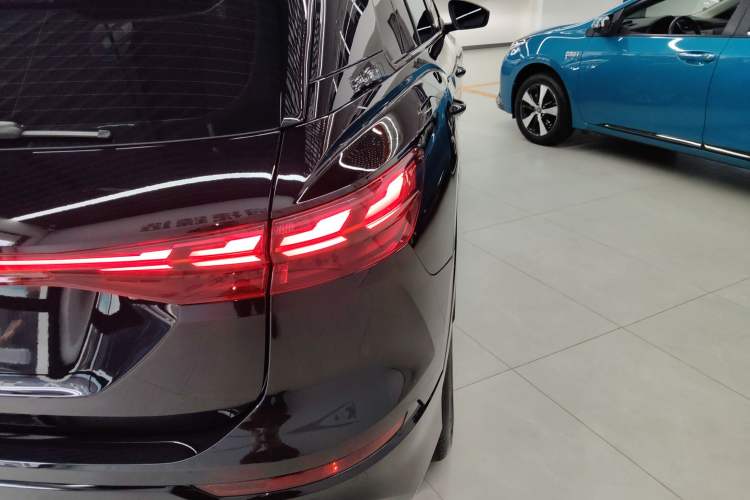 Used Audi Q5 e-tron 2023 40 e-tron Shining Edition Mecha Kit