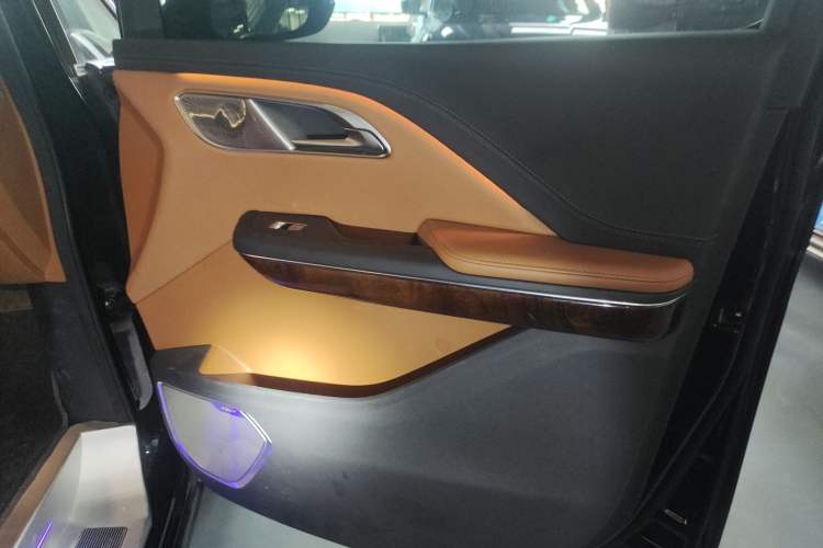 Used Hongqi HQ9 2023 2.0T Smart Connect Flagship Edition