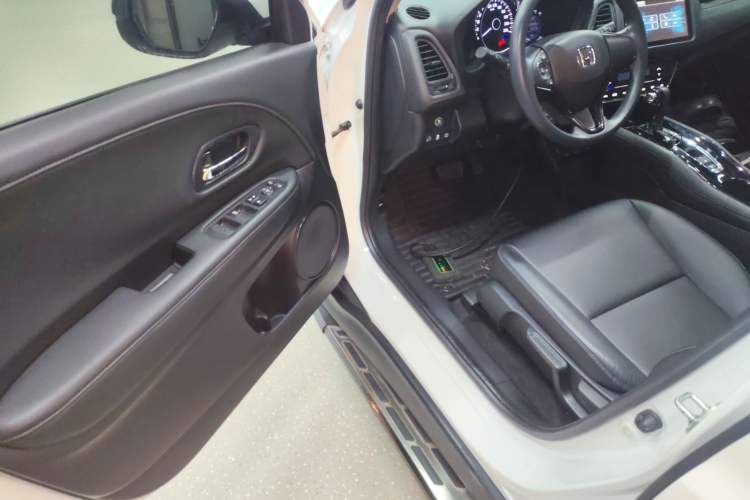 Used Honda Vezel 2020 220 TURBO CVT Luxury Edition
