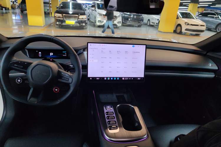 Used  SU7 2024 Rear-Drive Ultra-Long Range Advanced Pro-Level Intelligent Driving Version
