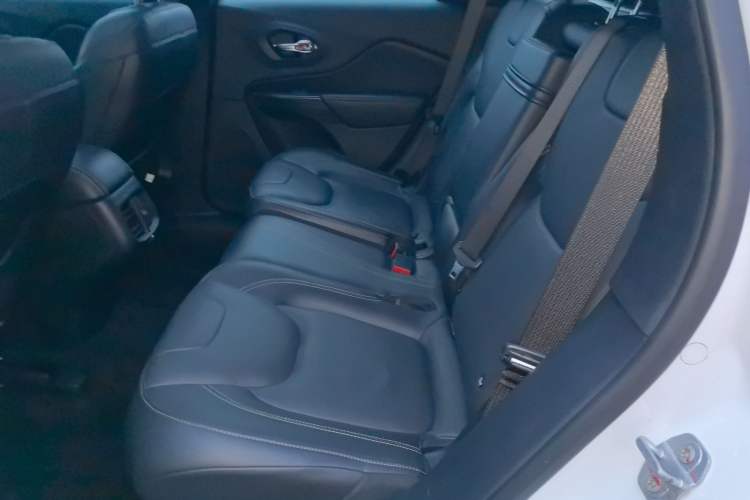 Used  Cherokee 2016 2.0L Superior Edition
